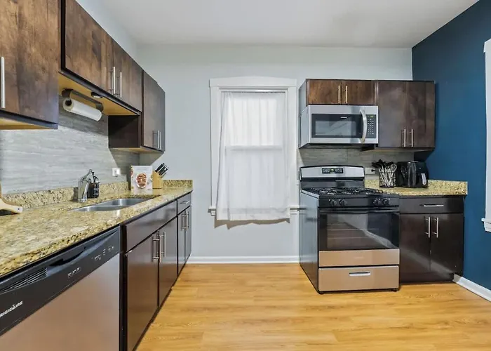 5bd 2bth Sleeps 11 With 3 Private Parking