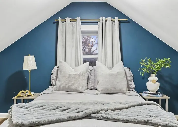 5bd 2bth Sleeps 11 With 3 Private Parking Oak Park