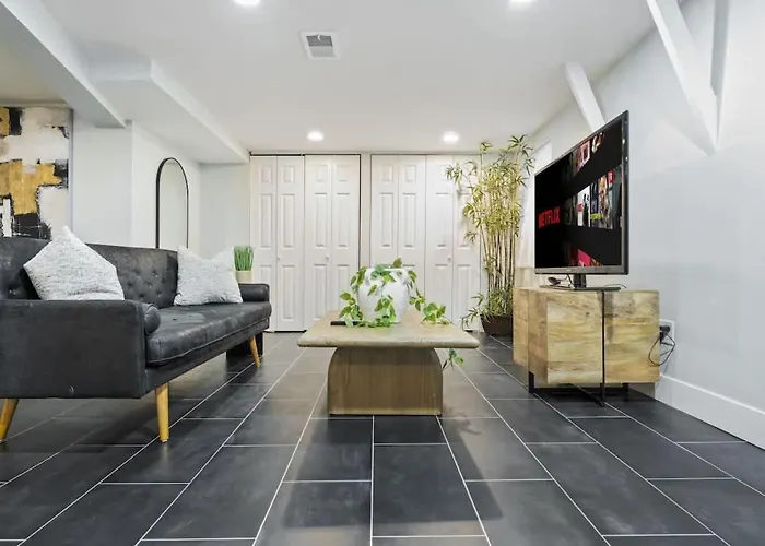 5bd 2bth Sleeps 11 With 3 Private Parking